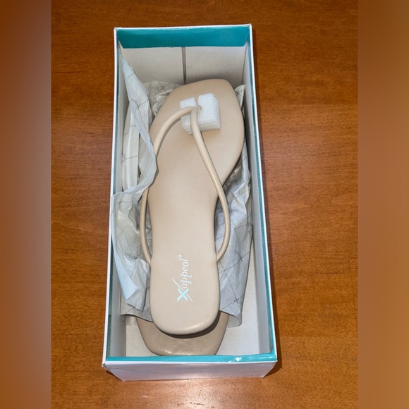 NWT Xappeal Summer Beige Square Toe Flip Flop Sandal - Picture 5 of 6